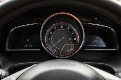 MAZDA 3 2.0 C SPORT AT 2015 จด2016 (7กล8807)