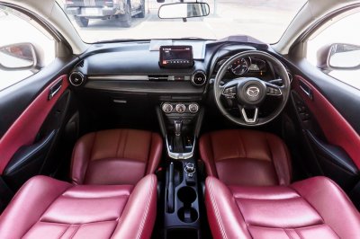 MAZDA 2 1.3 HIGH CONNECT ปี2019 (9กฎ9276)