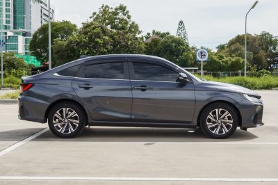TOYOTA YARIS ATIV 1.2 PREMIUM LUXURY AT ปี 2023 (5ขฒ2245)