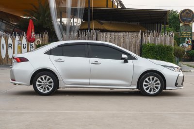 TOYOTA ALTIS 1.8 HV MID AT ปี2020 (9กน6947)