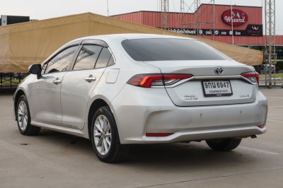 TOYOTA ALTIS 1.8 HV MID AT ปี2020 (9กน6947)