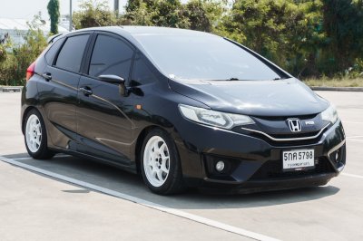HONDA JAZZ 1.5 S MT ปี2015 จด2016 (5กค5798)