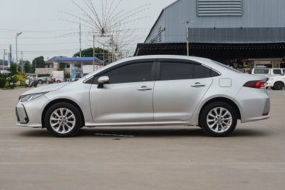 TOYOTA ALTIS 1.8 HV MID AT ปี2020 (9กน6947)
