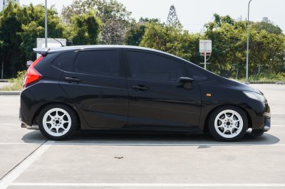 HONDA JAZZ 1.5 S MT ปี2015 จด2016 (5กค5798)