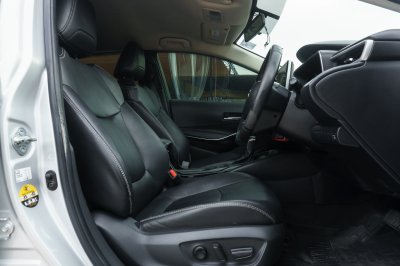 TOYOTA ALTIS 1.8 HV MID AT ปี2020 (9กน6947)