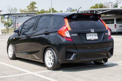 HONDA JAZZ 1.5 S MT ปี2015 จด2016 (5กค5798)