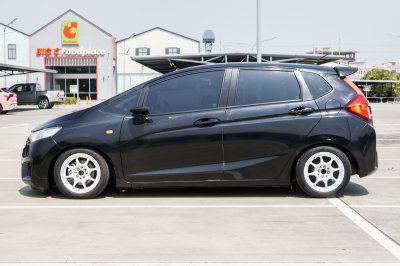 HONDA JAZZ 1.5 S MT ปี2015 จด2016 (5กค5798)