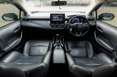 TOYOTA ALTIS 1.8 HV MID AT ปี2020 (9กน6947)