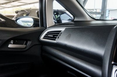 HONDA JAZZ 1.5 S MT ปี2015 จด2016 (5กค5798)