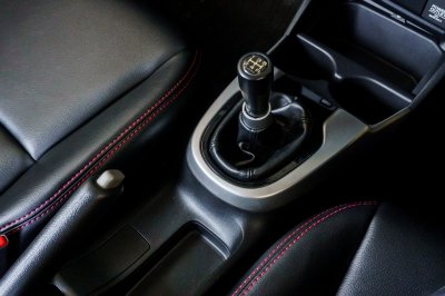 HONDA JAZZ 1.5 S MT ปี2015 จด2016 (5กค5798)