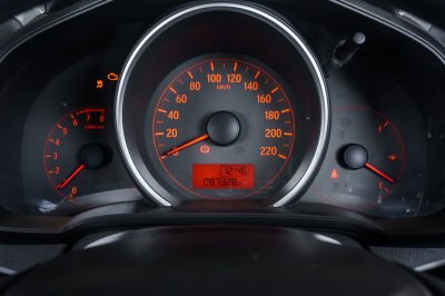 HONDA JAZZ 1.5 S MT ปี2015 จด2016 (5กค5798)