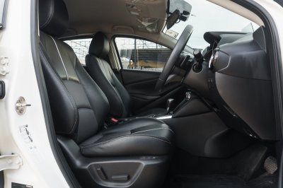 MAZDA 2 1.3 S (LEATHER) ปี2022 (2ขว9693)