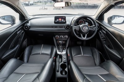 MAZDA 2 1.3 S (LEATHER) ปี2022 (2ขว9693)