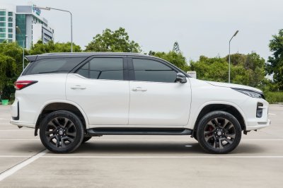 TOYOTA FORTUNER 2.8 GR SPORT 4WD ปี2022 (2ขศ6210)