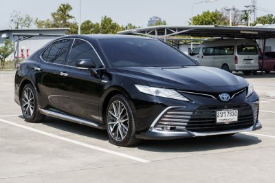 TOYOTA CAMRY 2.5 HEV PREMIUM LUXURY ปี2022 จด2023 (3ขร7630)