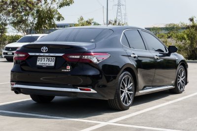 TOYOTA CAMRY 2.5 HEV PREMIUM LUXURY ปี2022 จด2023 (3ขร7630)