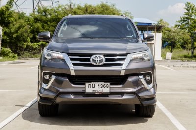 TOYOTA FORTUNER 2.4 V AT ปี 2017 (กบ4368)