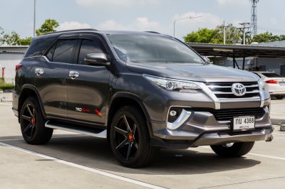TOYOTA FORTUNER 2.4 V AT ปี 2017 (กบ4368)