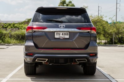 TOYOTA FORTUNER 2.4 V AT ปี 2017 (กบ4368)