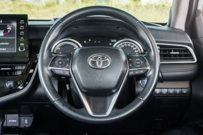 TOYOTA CAMRY 2.5 HEV PREMIUM LUXURY ปี2022 จด2023 (3ขร7630)