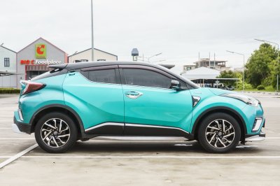 TOYOTA CH-R 1.8 HV HI ปี2018 จด2019