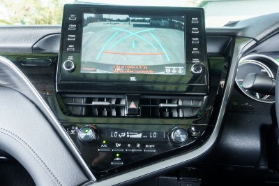 TOYOTA CAMRY 2.5 HEV PREMIUM LUXURY ปี2022 จด2023 (3ขร7630)