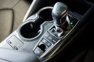 TOYOTA CAMRY 2.5 HEV PREMIUM LUXURY ปี2022 จด2023 (3ขร7630)