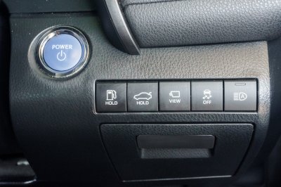 TOYOTA CAMRY 2.5 HEV PREMIUM LUXURY ปี2022 จด2023 (3ขร7630)