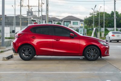 MAZDA 2 1.3 SPORT HIGH CONNECT AT ปี 2017 (7กง688)