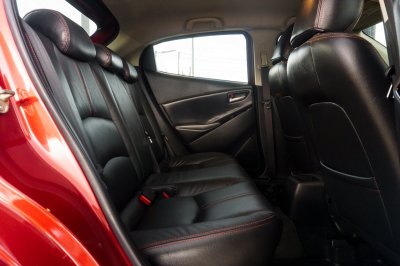 MAZDA 2 1.3 SPORT HIGH CONNECT AT ปี 2017 (7กง688)