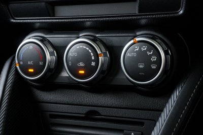 MAZDA 2 1.3 SPORT HIGH CONNECT AT ปี 2017 (7กง688)