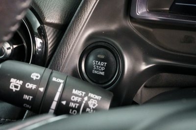 MAZDA 2 1.3 SPORT HIGH CONNECT AT ปี 2017 (7กง688)