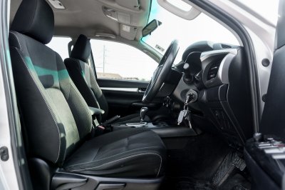 TOYOTA REVO DOUBLE CAB 2.4 PRERUNNER E AT ปี2020 (9กม2306)