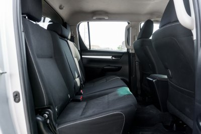 TOYOTA REVO DOUBLE CAB 2.4 PRERUNNER E AT ปี2020 (9กม2473)