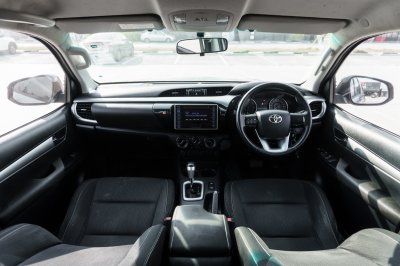 TOYOTA REVO DOUBLE CAB 2.4 PRERUNNER E AT ปี2020 (9กม2473)