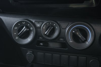 TOYOTA REVO DOUBLE CAB 2.4 PRERUNNER E AT ปี2020 (9กม2473)