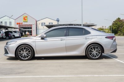 TOYOTA CAMRY 2.5 HEV PREMIUM ปี2022 (3ขน9472)