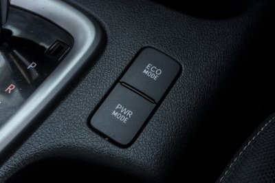 TOYOTA REVO DOUBLE CAB 2.4 PRERUNNER E AT ปี2020 (9กม2473)