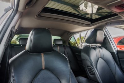 TOYOTA CAMRY 2.5 HEV PREMIUM ปี2022 (3ขน9472)