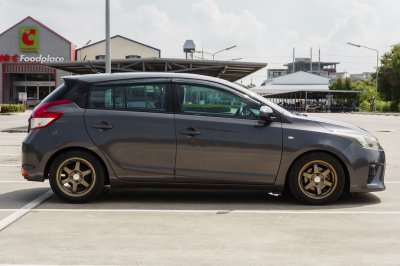 TOYOTA YARIS 1.2 J AT ปี 2015 (5กพ3484)