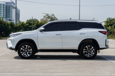 TOYOTA FORTUNER 2.4 LEADER AT ปี 2023 (4ขถ7054)