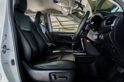 TOYOTA FORTUNER 2.4 LEADER AT ปี 2023 (4ขถ7054)