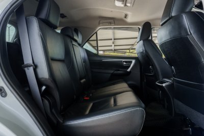 TOYOTA FORTUNER 2.4 LEADER AT ปี 2023 (4ขถ7054)