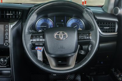 TOYOTA FORTUNER 2.4 LEADER AT ปี 2023 (4ขถ7054)