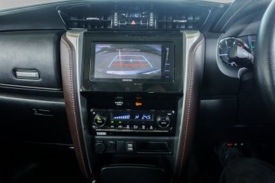 TOYOTA FORTUNER 2.4 V AT ปี 2017 (6กผ9909)