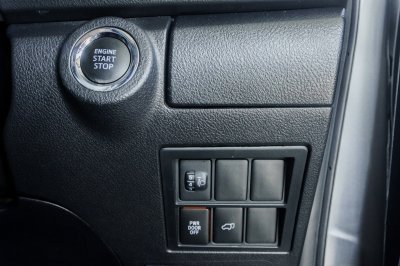 TOYOTA FORTUNER 2.4 V AT ปี 2017 (6กผ9909)