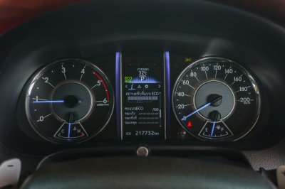 TOYOTA FORTUNER 2.4 V AT ปี 2017 (6กผ9909)
