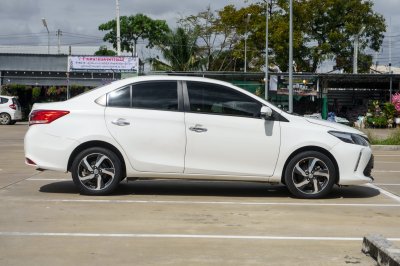 TOYOTA VIOS 1.5 HIGH AT ปี 2019 (9กฉ1821)