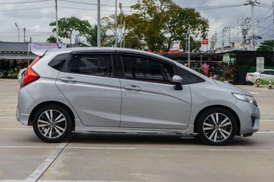 HONDA JAZZ 1.5 SV AT ปี 2016 (5กษ3525)