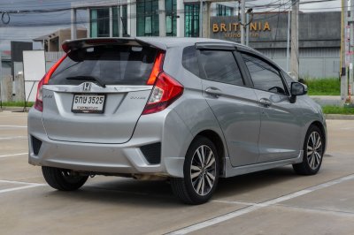 HONDA JAZZ 1.5 SV AT ปี 2016 (5กษ3525)